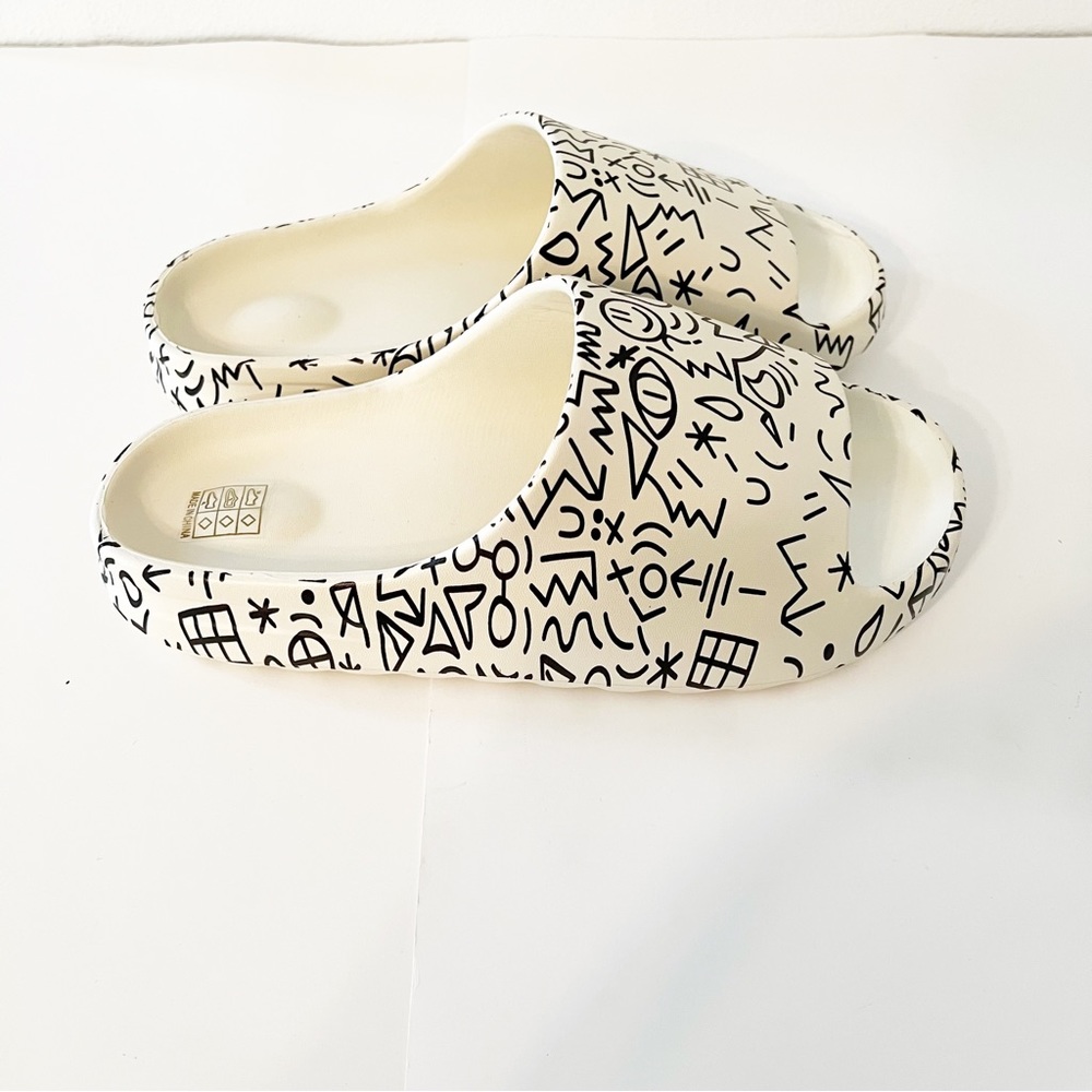 Graffiti Pillow Slides-Size 9.5 - Picture 2 of 4